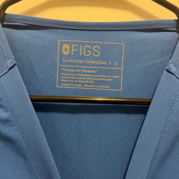 FIGS- Catarina Scrub Top - Picture 3 of 3